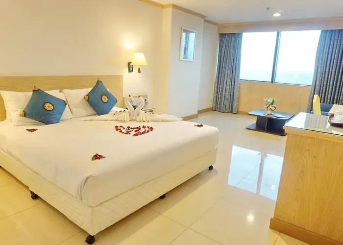 Bay Srinakarin Hotel