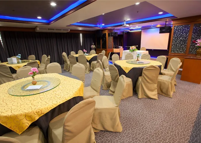 Bay Srinakarin Hotel 4*