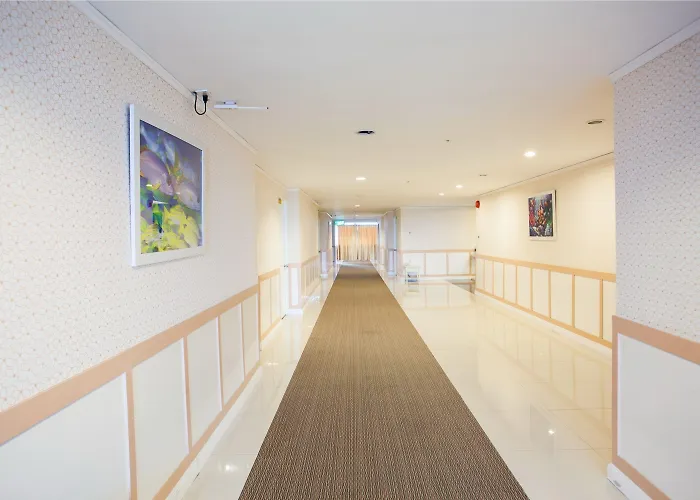 Bay Srinakarin Hotel 4*