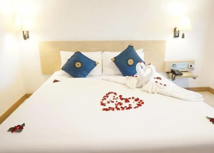 Bay Srinakarin Hotel