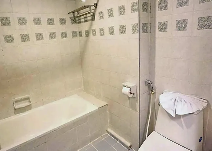 Bay Srinakarin Hotel 4*